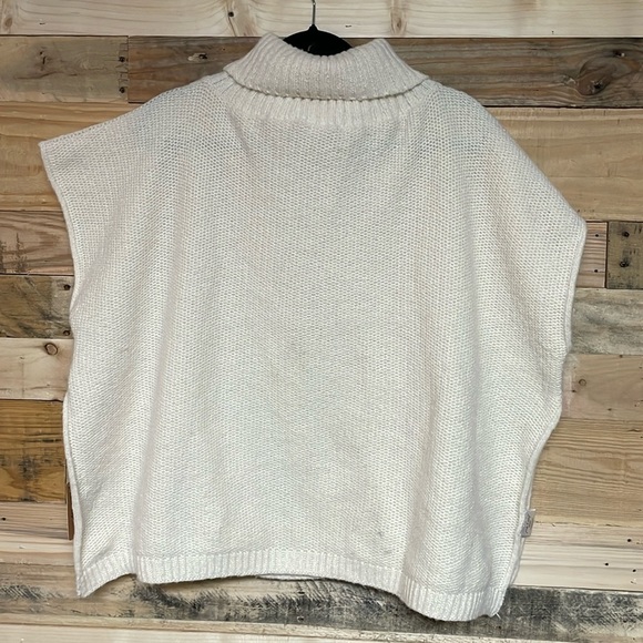 Jack & Missy One Size Fits All Ivory Color Turtleneck Poncho Cable Knit Sweater - Picture 8 of 8